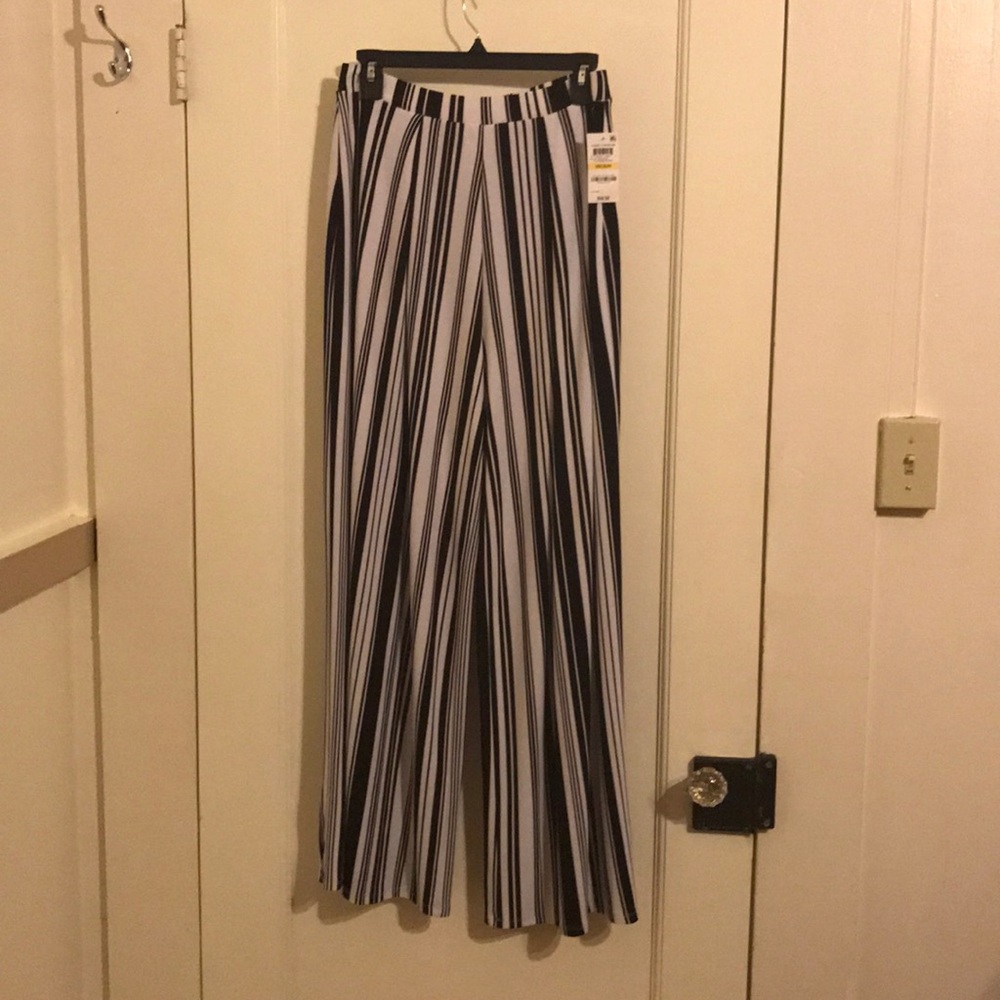 Bar lll Black and White striped wide-leg pants  M